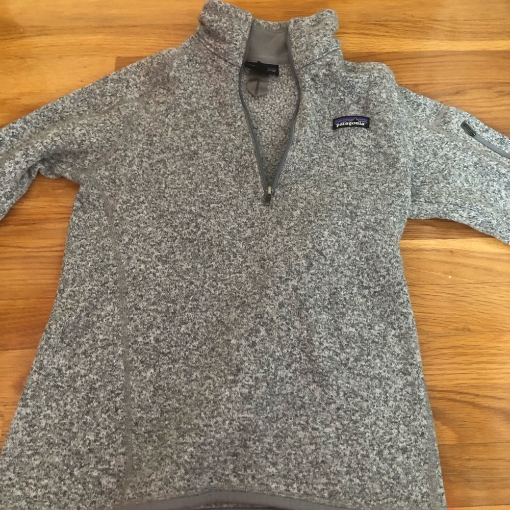 grey women’s small Patagonia quarter zip✨